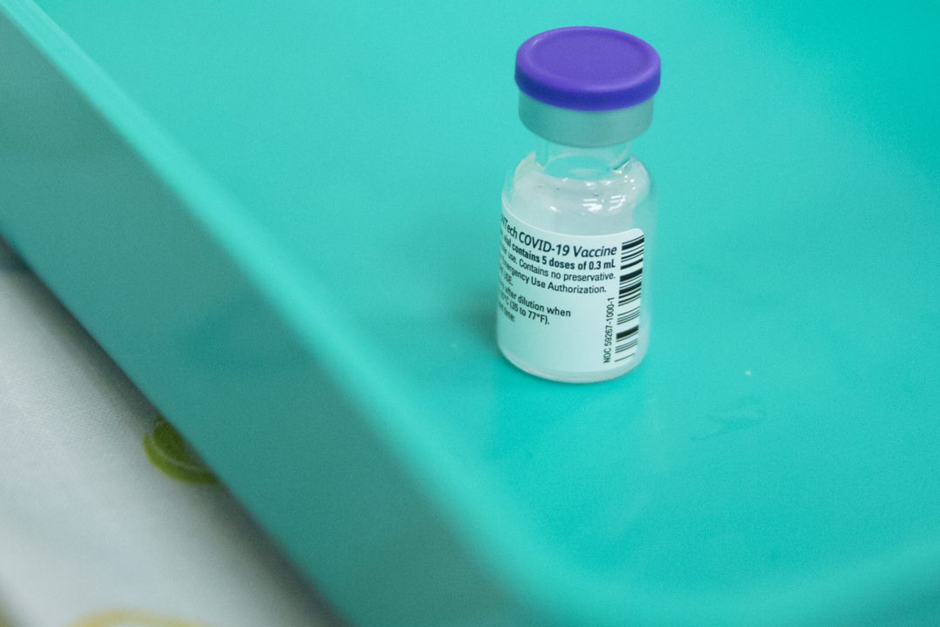 Migliaia di dosi di vaccino vengono somministrate da Israele nei territori occupati illegalmente, ma solo per i coloni. Il popolo palestinese resta invece escluso