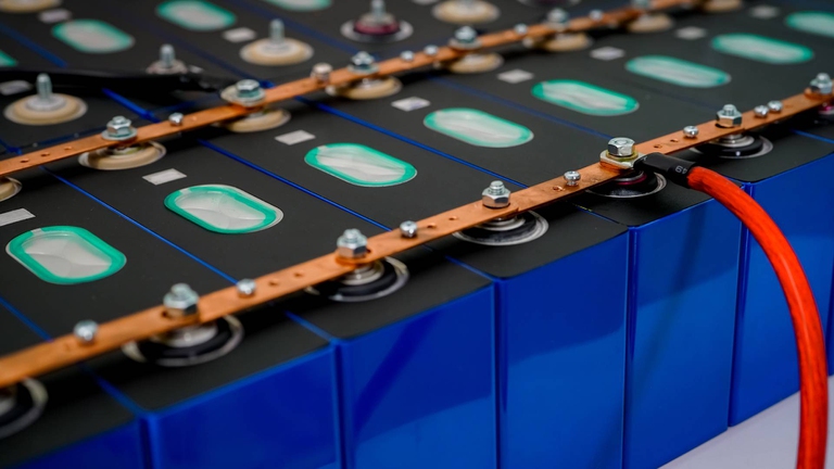 Il litio per le batterie dei veicoli elettrici scarseggia