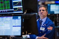 La crisi climatica colpisce anche le banche, crescita in calo del 20%