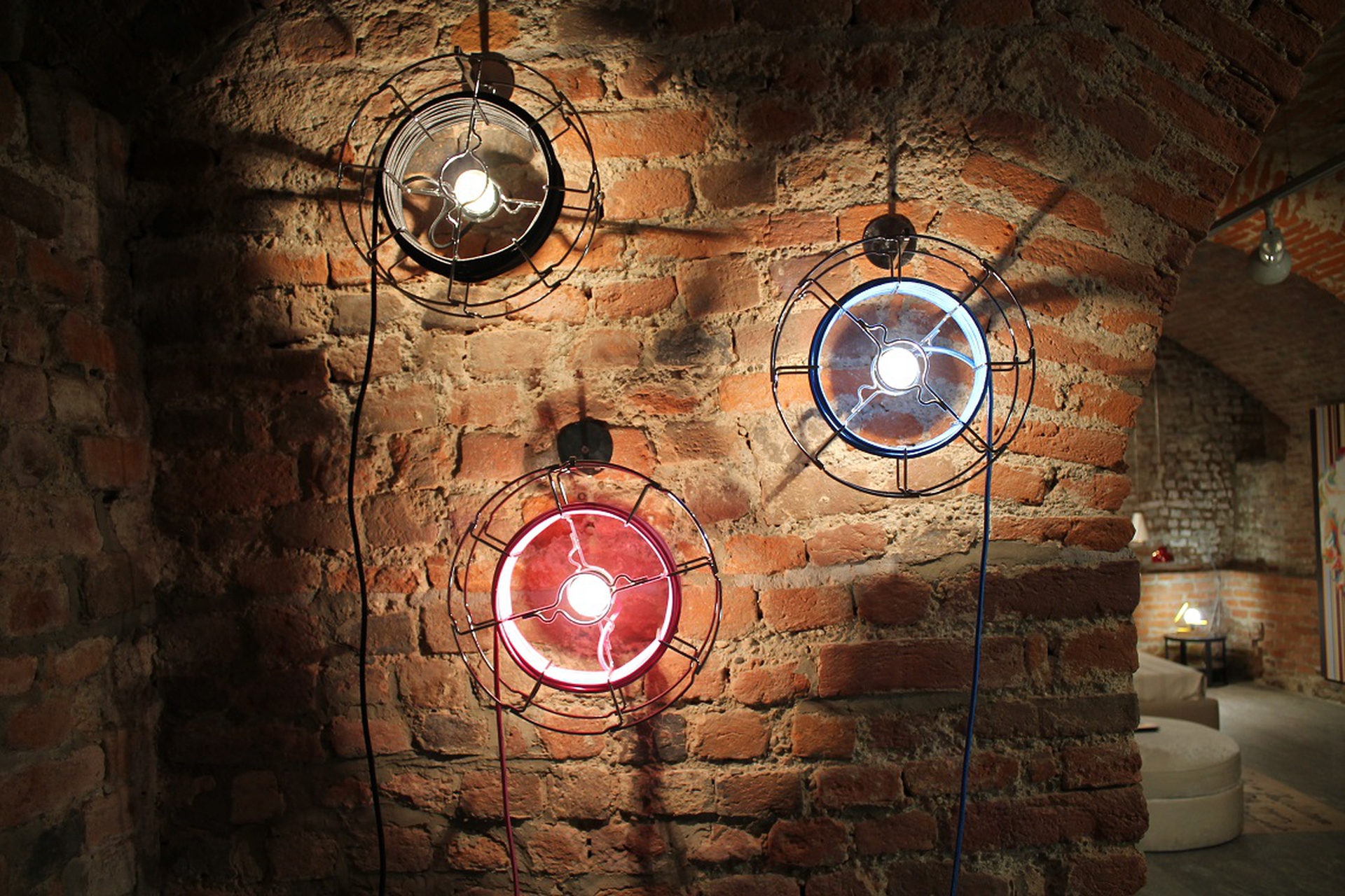 Lampade colorate della collezione Zava