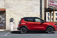 Auto elettriche: troppo grandi e costose, in Italia solo il 20% sono utilitarie