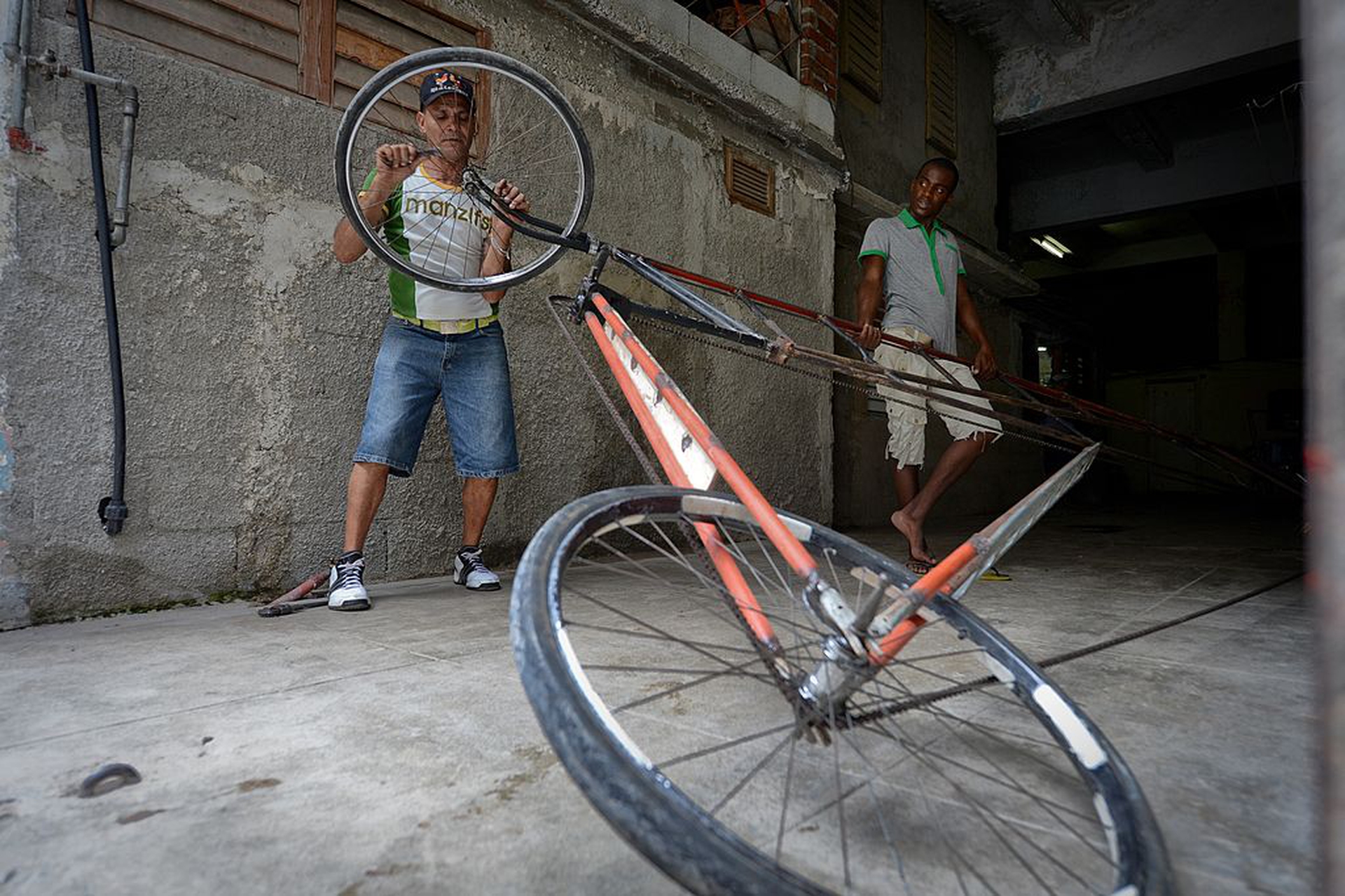 Una bicicletta così alta ha bisogno di regolazioni