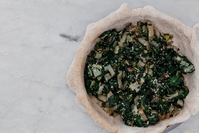 Torta salata con farina fi farro ripiena di bietole
