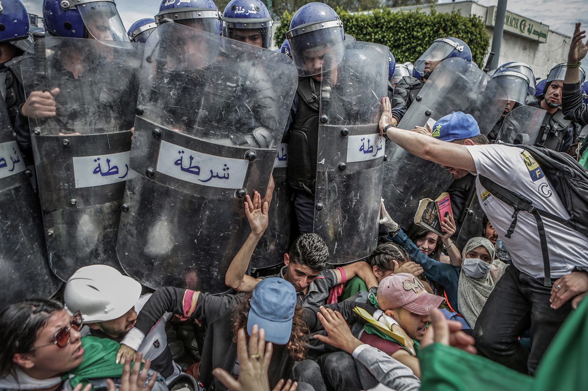 Clash with the Police During an Anti-Government Demonstration, Farouk Batiche, World Press Photo 2020