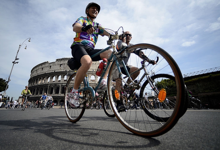 cilista colosseo roma