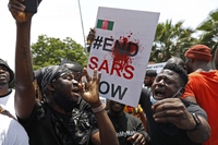 In Nigeria i militari hanno aperto il fuoco sui manifestanti causando una strage