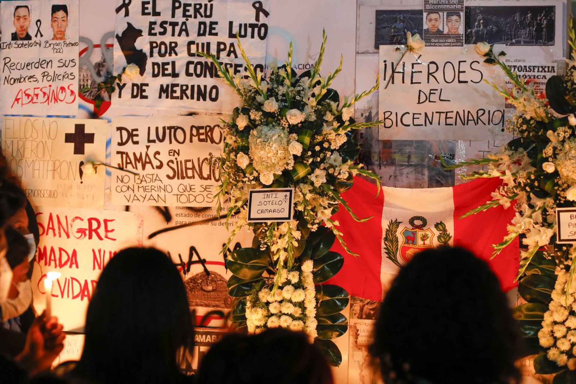 Le manifestazioni contro l'impeachment del presidente in Perù