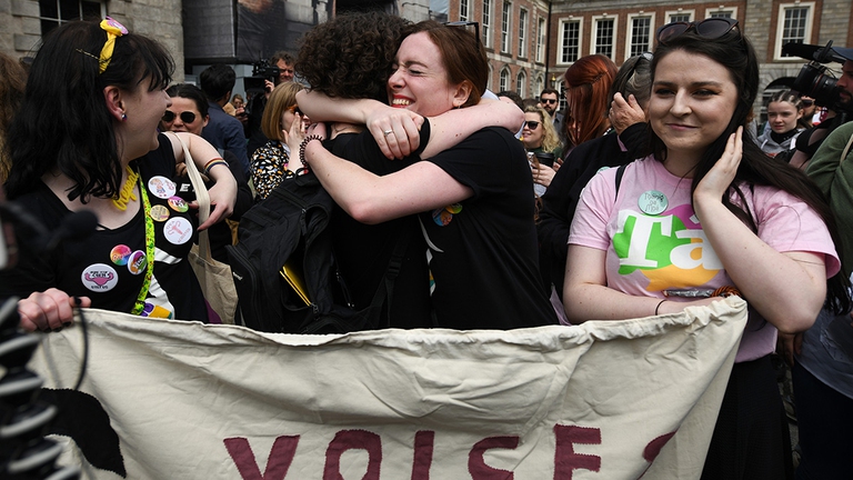 referendum aborto Irlanda risultati festeggiamenti