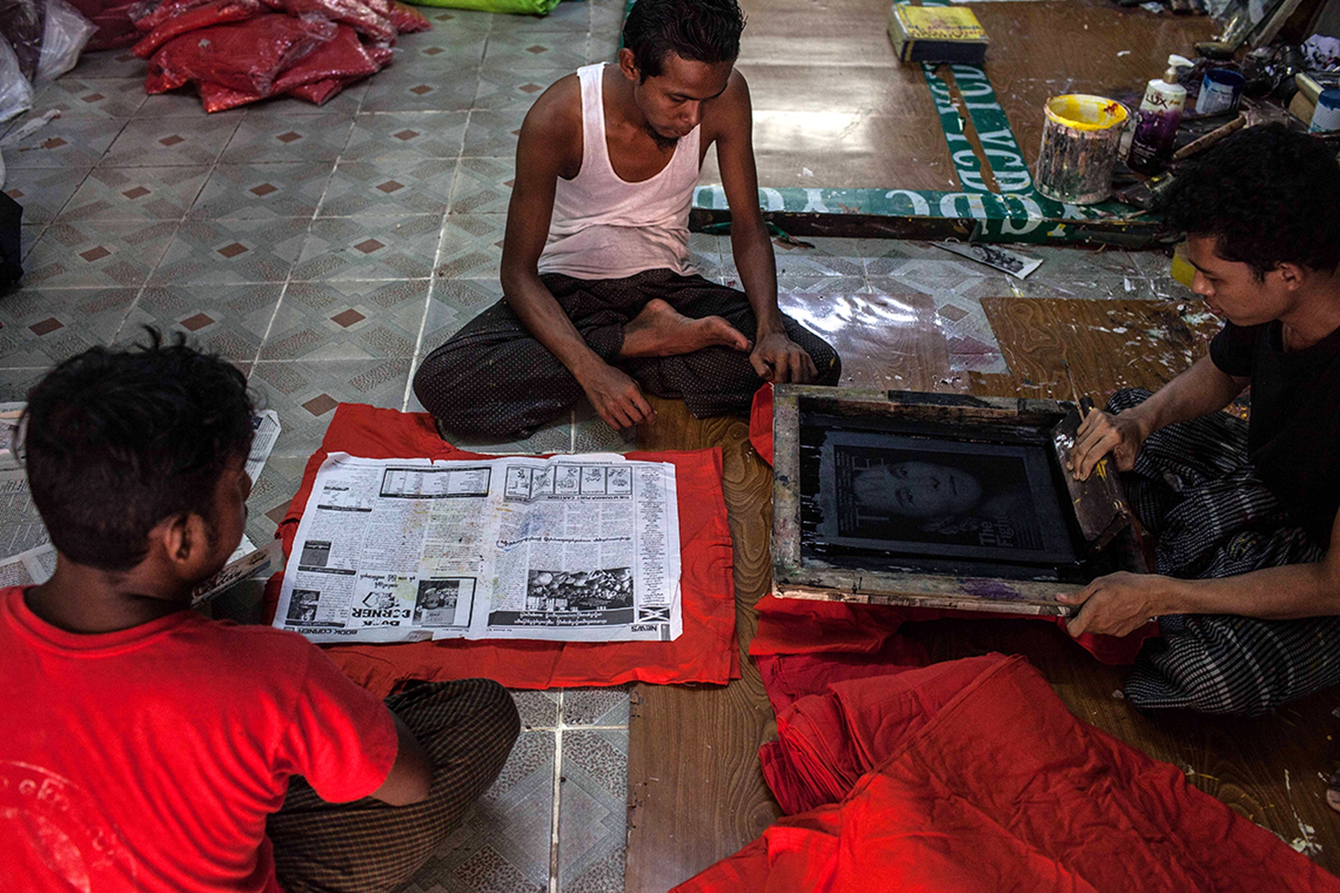 2015 Myanmar elections. Aung San Suu Kyi's party wins absolute majority