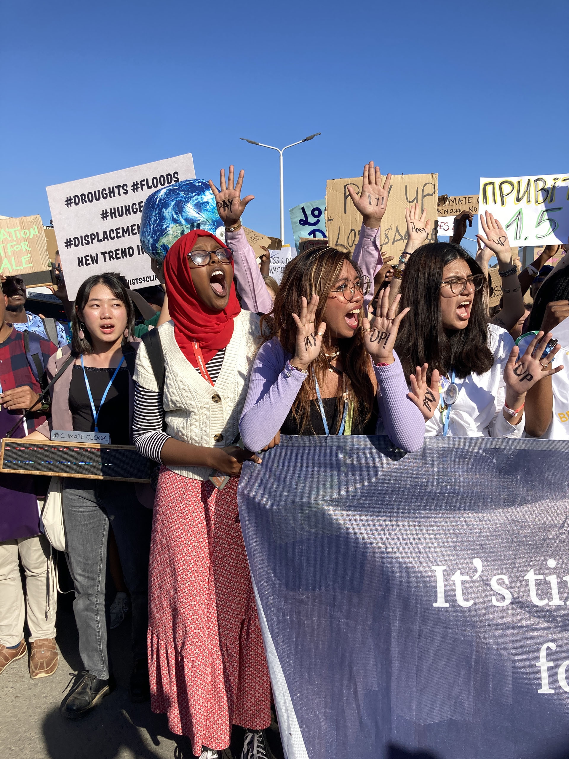 Una marcia di protesta alla Cop27