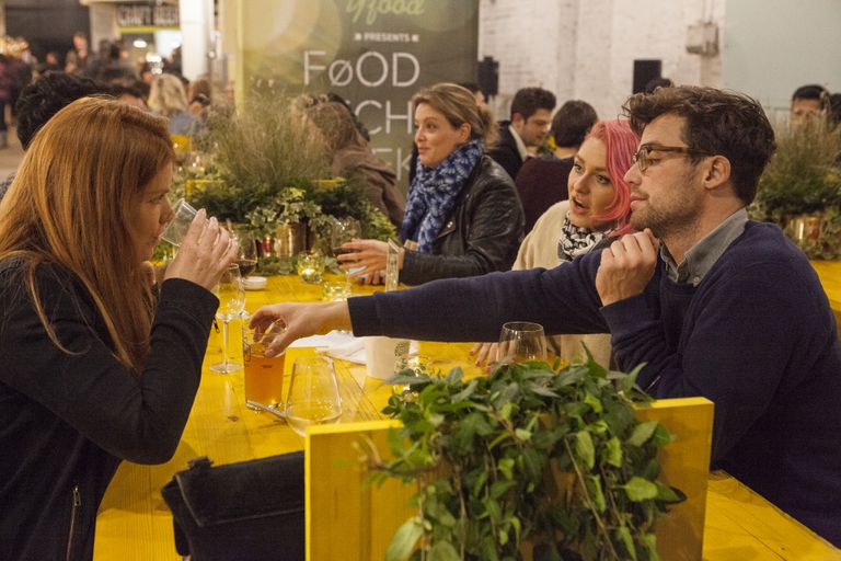 Clienti al ristorante pop-up Tiny Leaf © Sara Montali