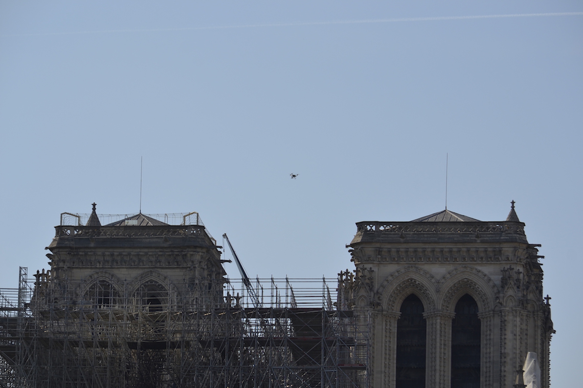 La cattedrale di Notre Dame a Parigi dopo il rogo4