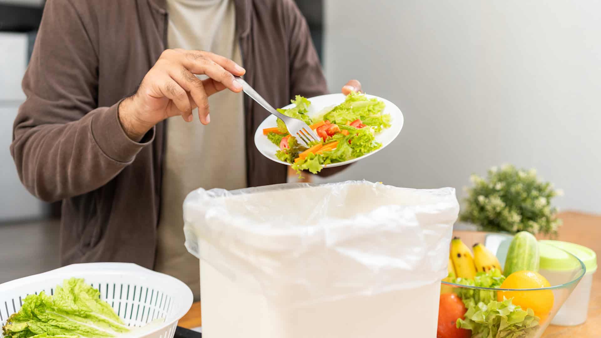 Lo spreco di cibo è in aumento, ma c’è una strategia per dimezzarlo