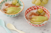 Oatmeal porridge with fresh fruit