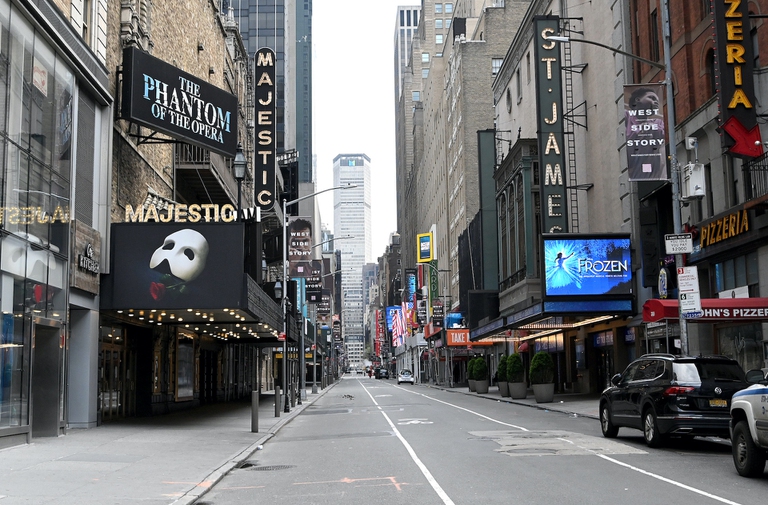 I teatri di Broadway a New York City chiusi 