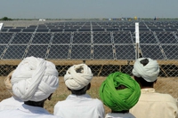 Il miliardario giapponese che vuole costruire 20 GW di fotovoltaico in India