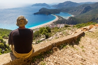 Se viaggi sostenibile tuteli il mare, grazie a Sharewood e LifeGate PlasticLess
