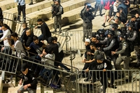 A Gerusalemme decine di manifestanti sono rimasti feriti negli scontri con la polizia