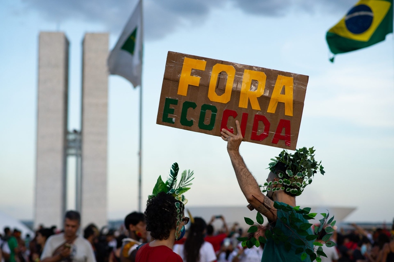 Le proteste dei popoli indigeni a Brasilia
