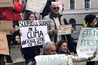 #fridaysforfuture, sempre più studenti italiani manifestano per il clima sull’esempio di Greta Thunberg