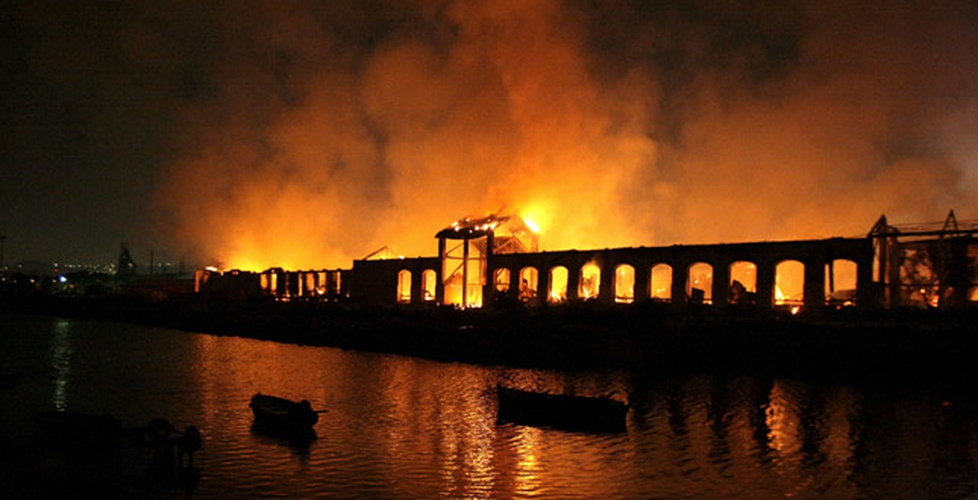 L'incendio che devastò la Città della Scienza di Napoli