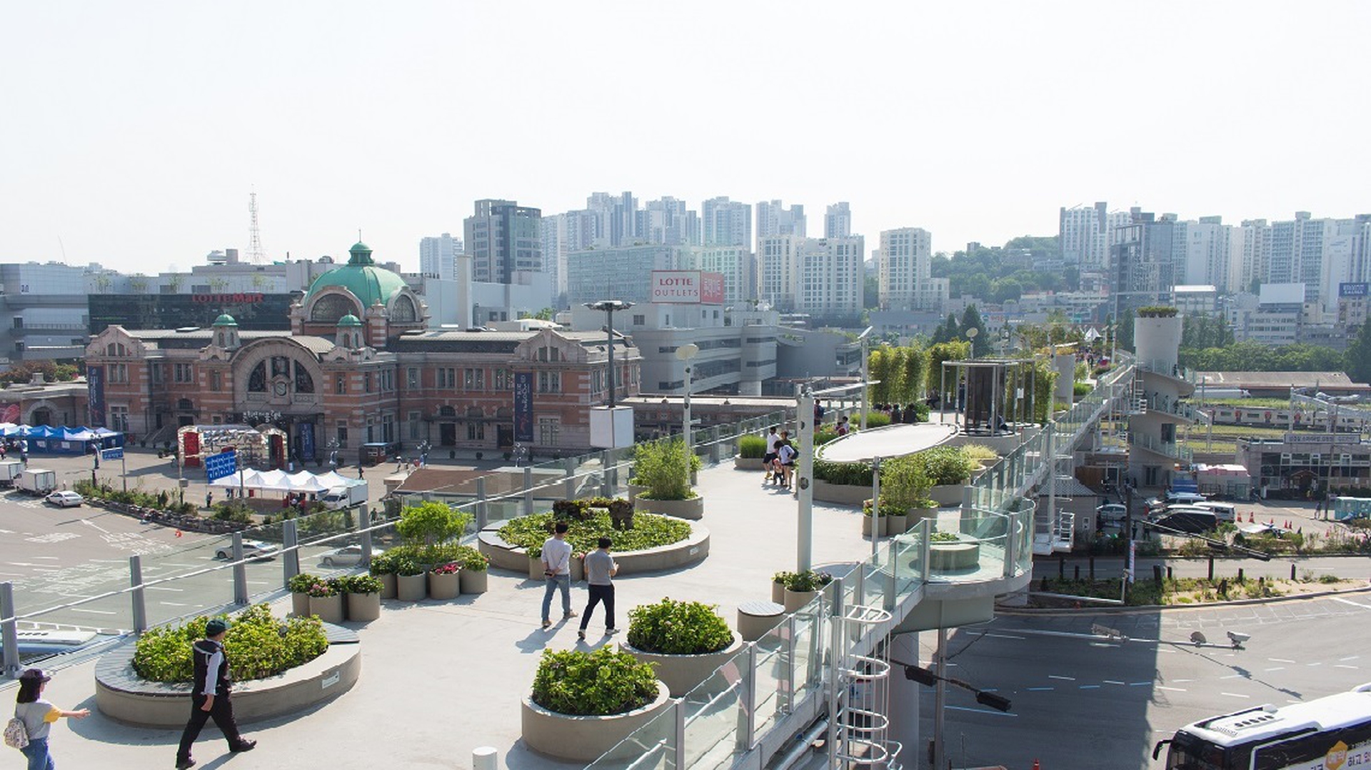 The newly opened walkway of Seoul
