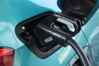 Auto elettriche e ibride plug-in, il governo rifinanzia l’Ecobonus con 57 milioni di euro