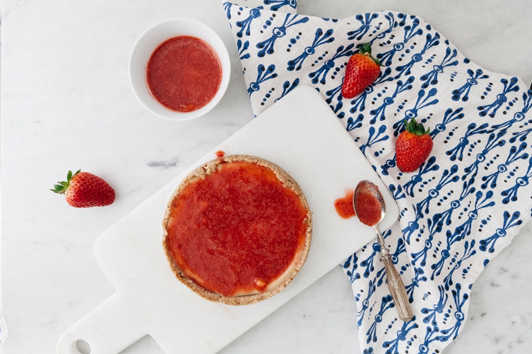 Cheesecake con ricotta e salsa di fragole