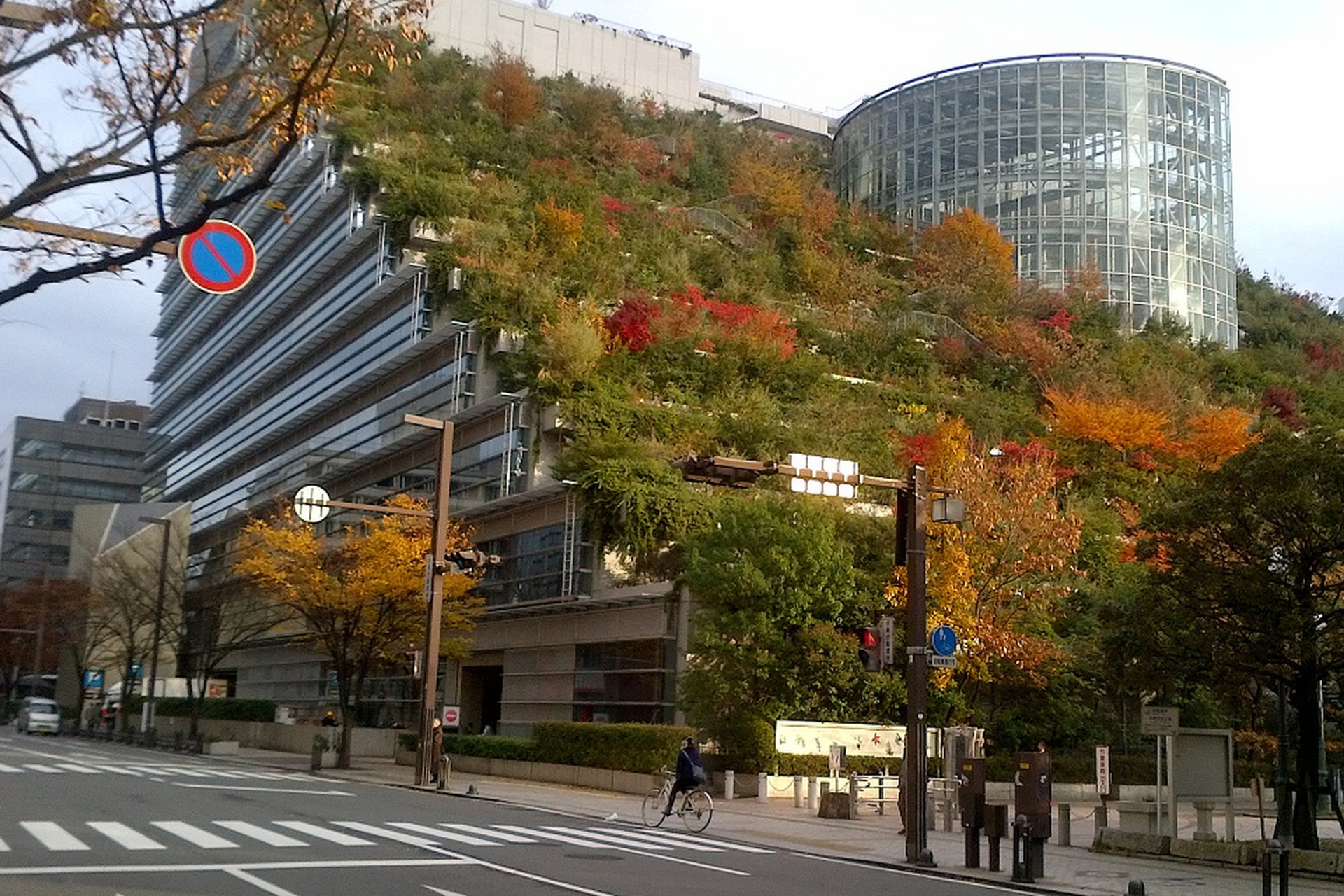 How do we define whether a building is eco? Concepts and examples of : A amazing image capturing a beautiful scenery. The hues are vibrant and combination flawlessly. Its composition is fantastic, with its particulars are highly defined.