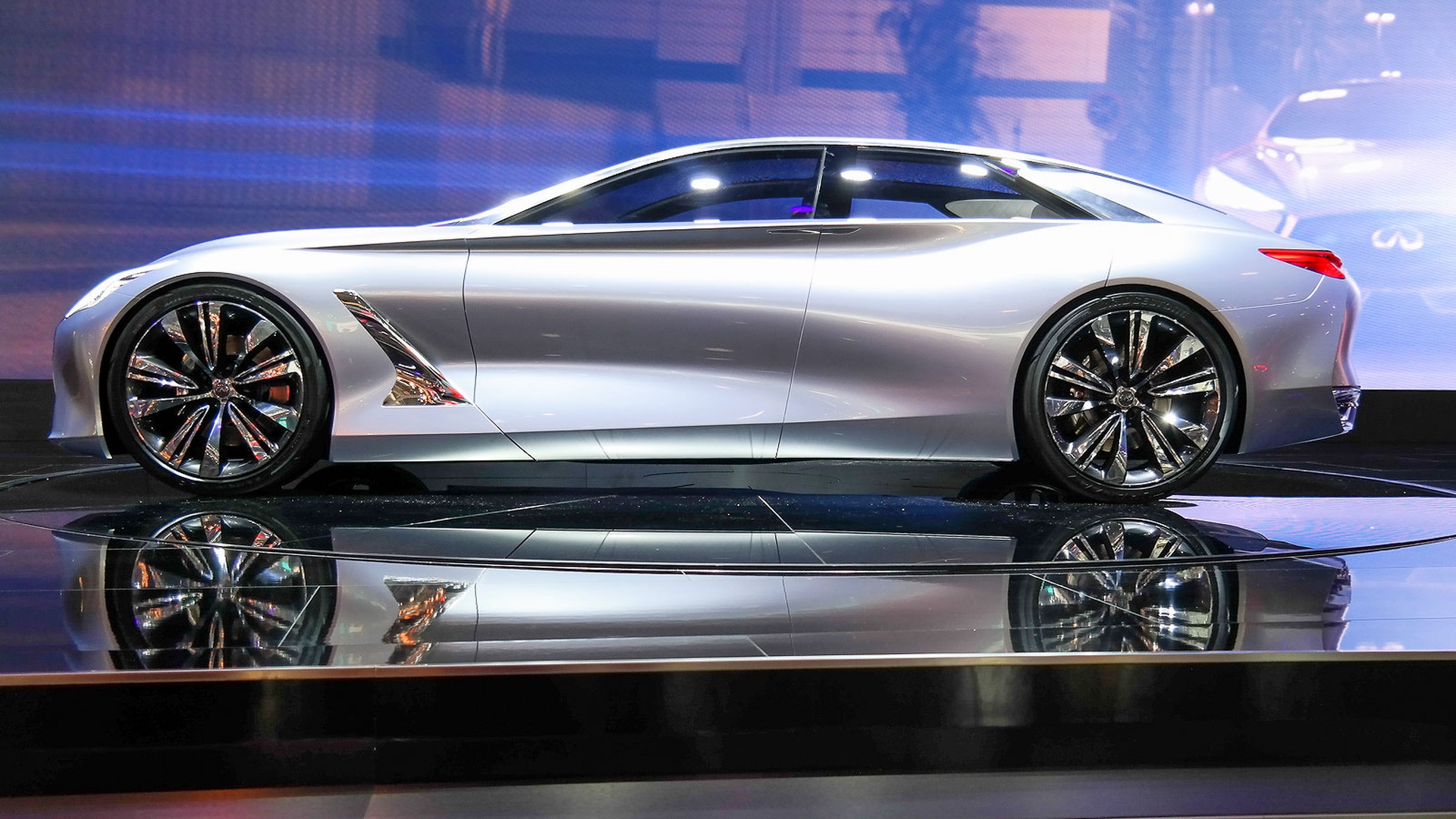 Brillano come stelle le auto elettriche e ibride al Motor Show di Parigi