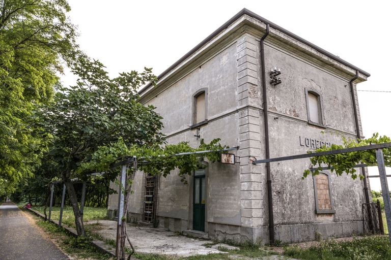 Stazione Loreggia lungo il percorso Treviso Ostiglia