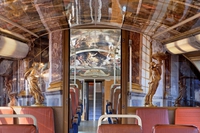 Il treno per Versailles trasformato in reggia
