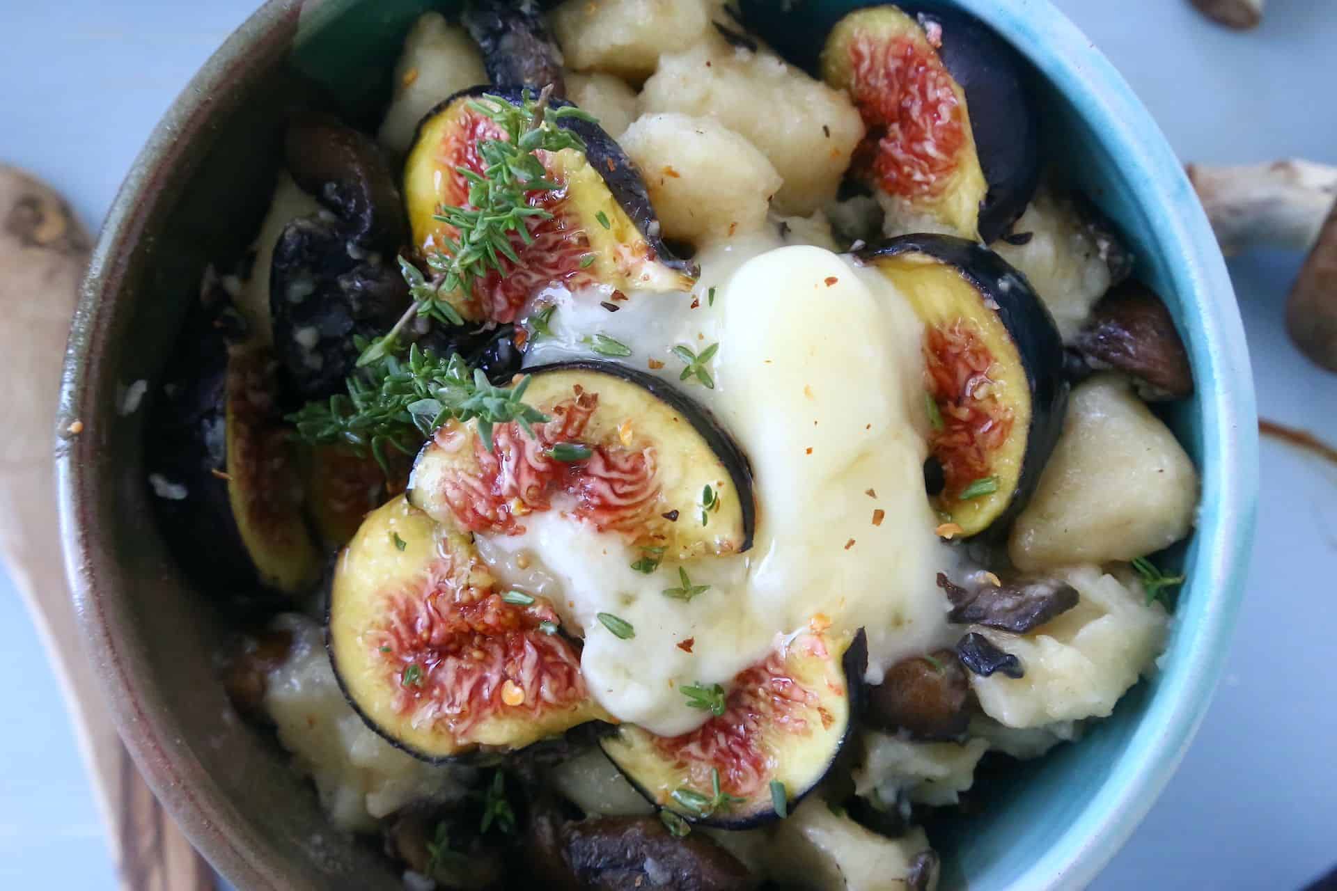 Gnocchi con funghi, fichi e caciotta. La ricetta di settembre