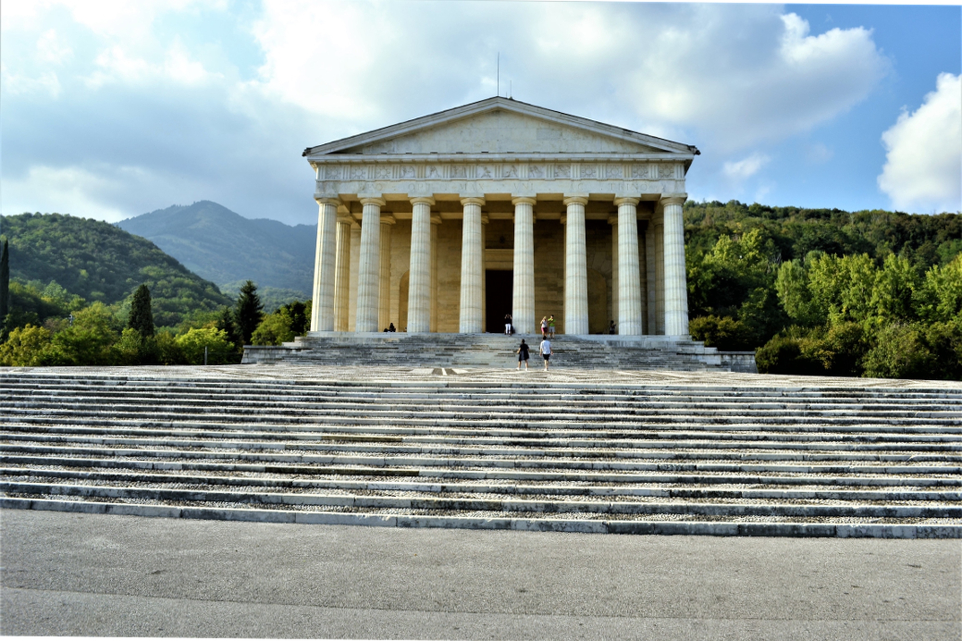 Il Tempio Canoviano si trova a Possagno, città natale dello scultore