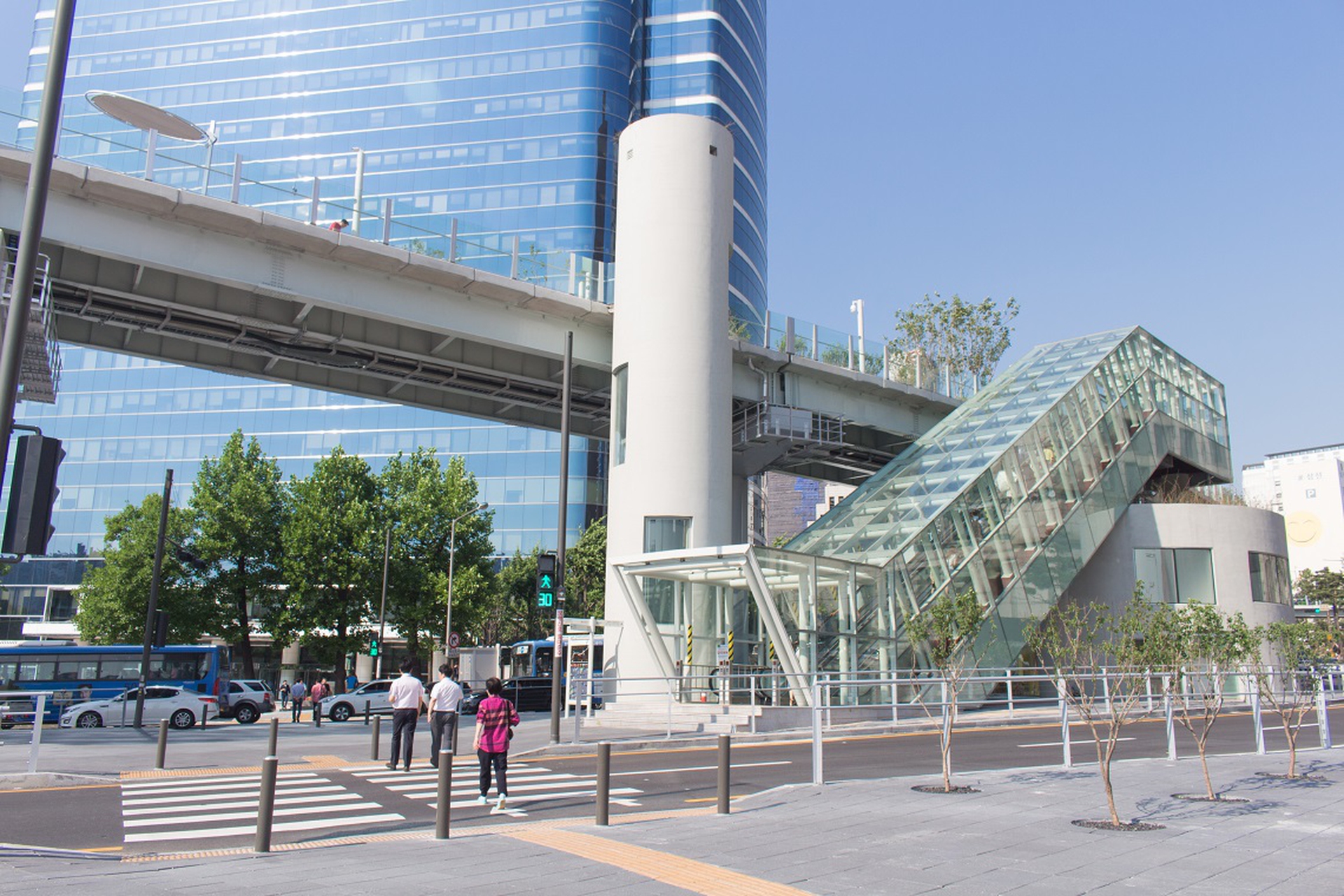 The newly opened walkway of Seoul