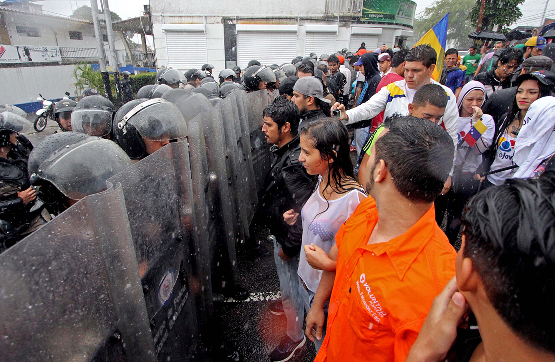 6 Manifestazioni e scontri in Venezuela