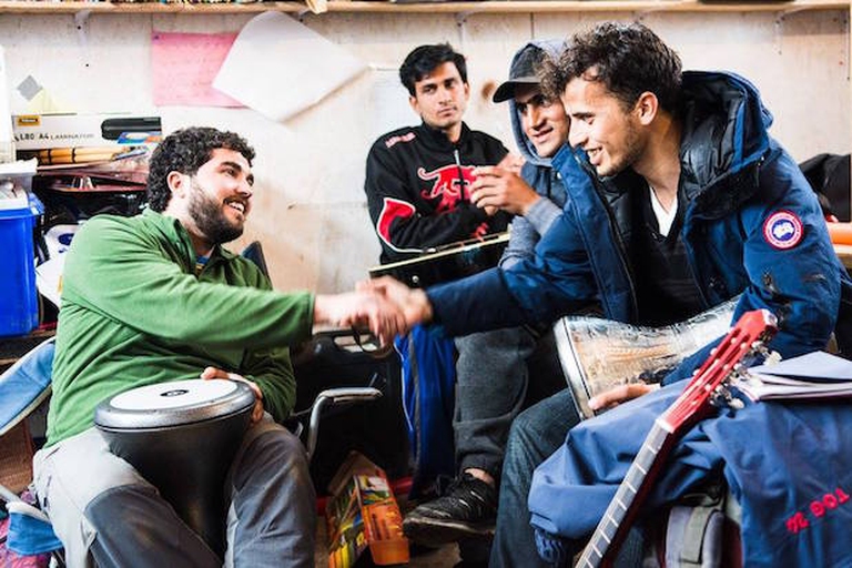 The Calais sessions: il progetto ha lo scopo di far avvicinare chiunque alla musica, unendo le varie etnie presenti nel campo.