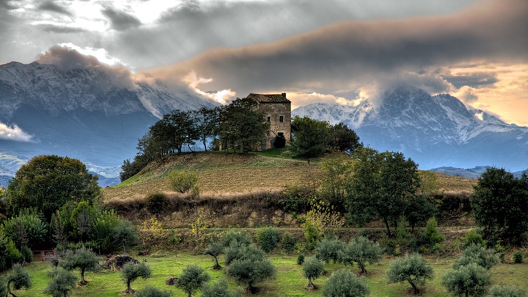 old-abandoned-house-mountains-gran-sasso-abruzzo-italy-by-giovanni-di-gregorio