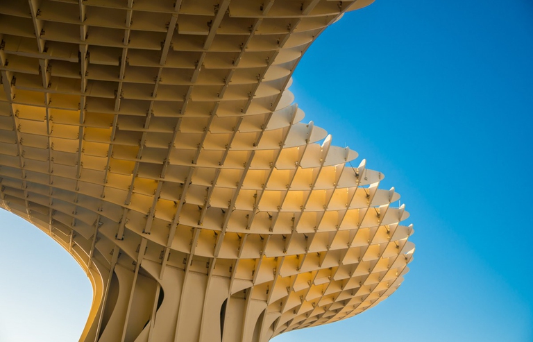 Metropol Parasol, a Siviglia in Spagna, è la struttura in legno più estesa al mondo