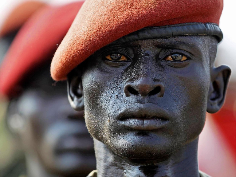 2011, Goran Tomasevic. Un soldato del neonato esercito del Movimento di liberazione del Sud Sudan in riga durante un'esercitazione in vista della cerimonia per il giorno dell'Indipendenza a Juba, il 5 luglio 2011.