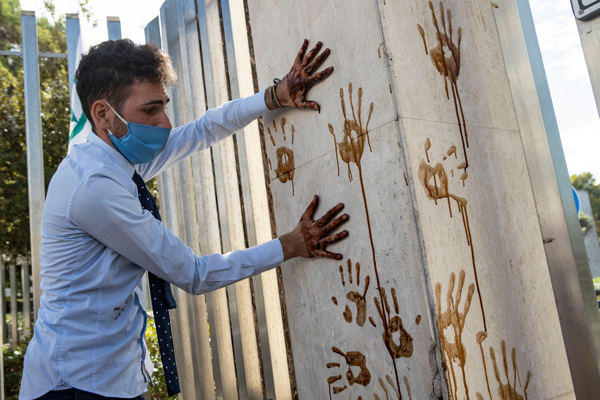 Una settimana di ribellione davanti alla sede di Eni