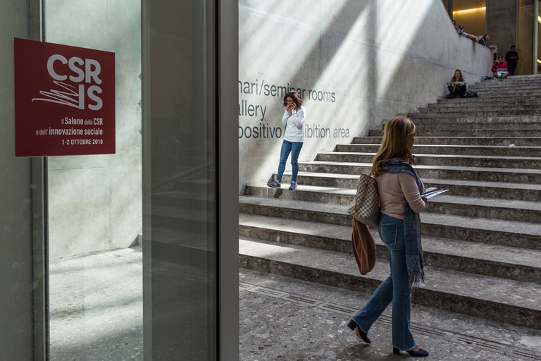 Lo scalone di collegamento tra le aree del Salone