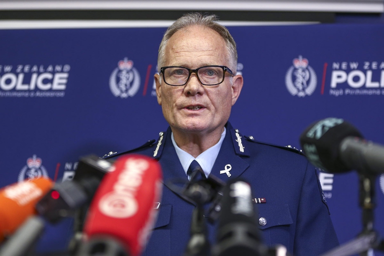 John Tims conferenza stampa dopo eruzione vulcano white island in nuova zelanda