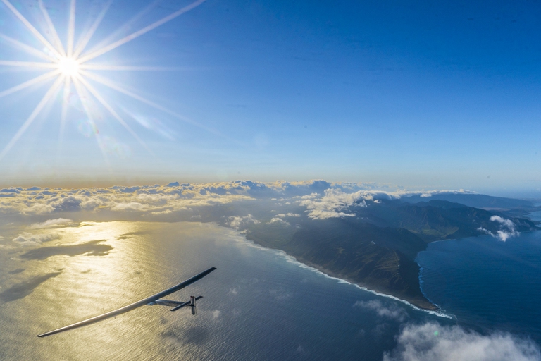 Una delle viste mozzafiato di cui i piloti hanno spesso goduto, durante il loro viaggio. Foto via Solar Impulse. 