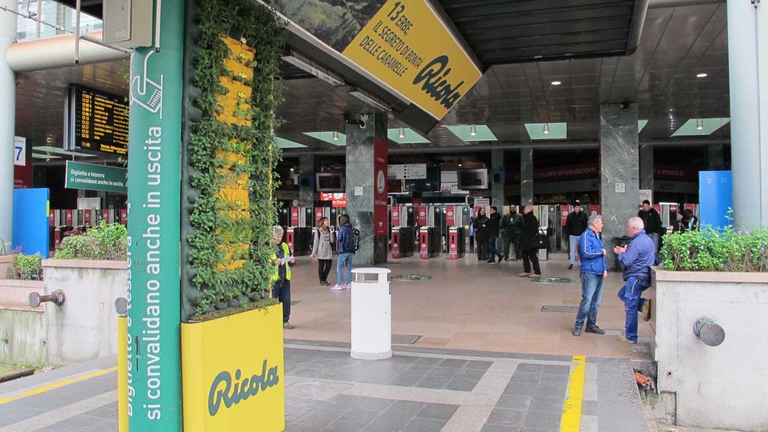 Giardini verticali a Milano per scoprire le erbe delle caramelle Ricola © Ricola