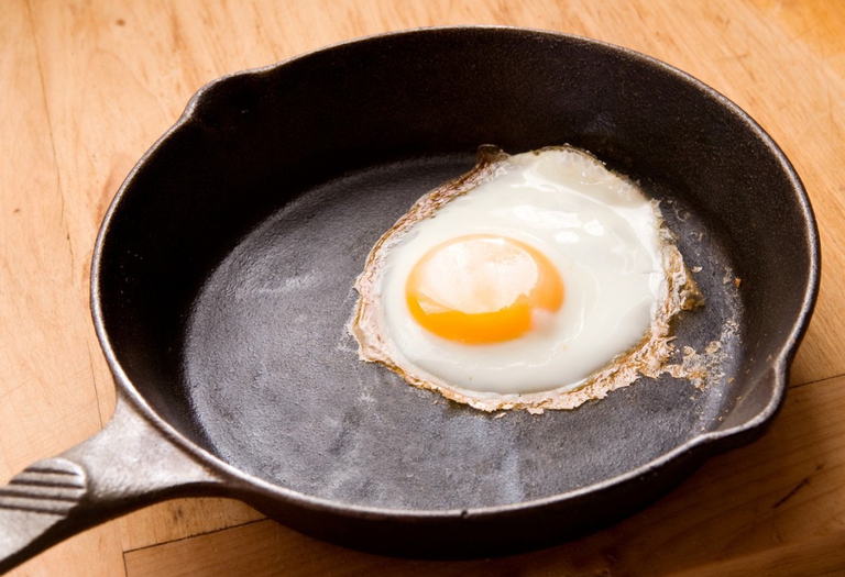 Buona norma cucinare nelle pentole di ferro © ingimage