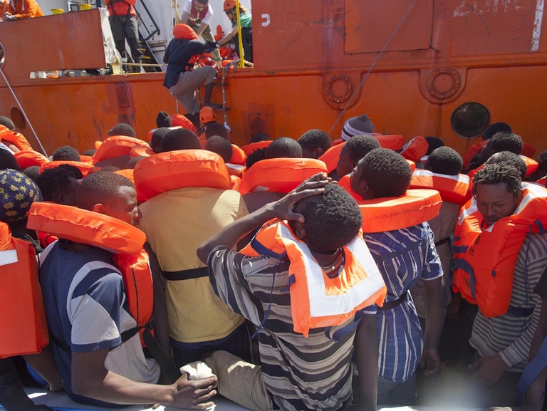 salvataggio sos mediterranee migranti