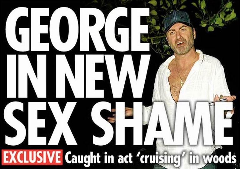 George Michael pescato da un reporter del tabloid News of the World ad appartarsi con un uomo in un parco di Londra noto per gli appuntamenti tra gay, l' Hampstead Heath. È stato fotografato mentre usciva dai cespugli poco prima di Norman Kirtland, autista disoccupato di 58 anni. La popstar, 43 anni, ha insultato il giornalista minacciando querele e dicendo di essere un uomo libero. ‘’A me Michael non piace e non lo avevo riconosciuto - ha spiegato Kirtland - ma mi ha detto che potevo contattarlo sul sito Internet e ci siamo baciati. Poi abbiamo proseguito e pur non essendo stato un atto sessuale pieno è stato bello. Strano che uno famoso come lui fosse lì, può essere pericoloso’’.