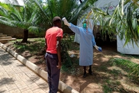 Combattere a mani nude. Come l’ospedale di Kalongo in Uganda affronta l’emergenza coronavirus