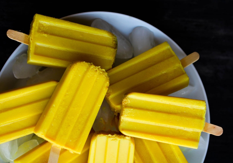 ghiaccioli al latte d'oro fatti in casa